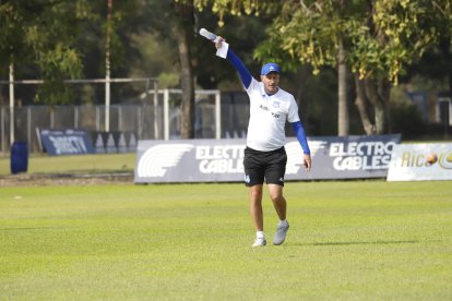 El estratega argentino Miguel Rondelli ya dirige en Emelec.