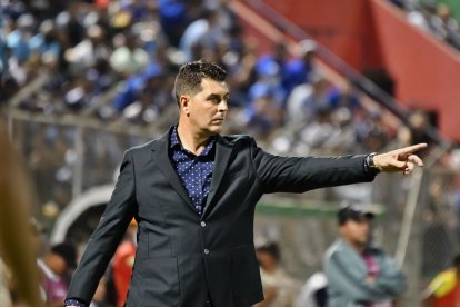 El estratega español Ismael Rescalvo seguirá su carrera en el The Strongest de Bolivia.