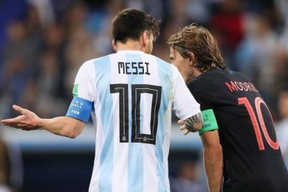Lionel Messi (i) Luka Modric son las grandes figuras que tienen las selecciones de Argentina y Croacia, respectivamente.