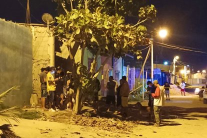 Vecinos salieron asustados de sus casas por el estallido.