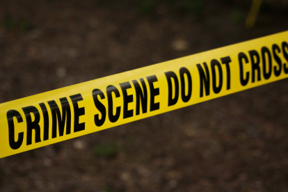 La víctima tras la plomiza intentó salir del salón de billar en búsqueda de ayuda, pero se desplomó por los balazos. Otro sujeto logró sobrevivir al ataque.