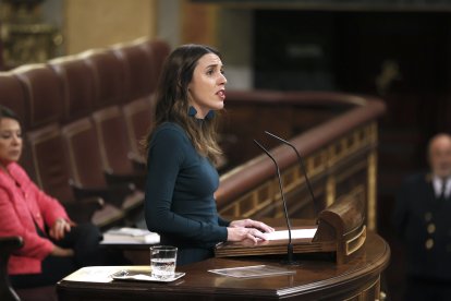 La ministra de Igualdad, Irene Montero, interviene durante el pleno que este jueves se celebra el Congreso.