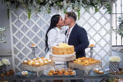 La pareja contrajo matrimonio. Tienen seis meses de noviazgo.