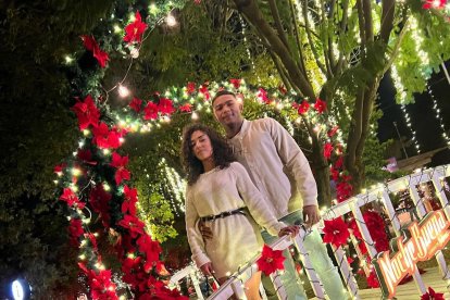 Las románticas fotos fueron publicadas en las redes sociales de ambos.