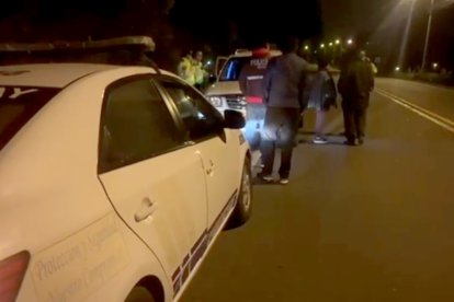 Los propietarios del vehículo fueron retenidos por varias horas, fue una alerta comunitaria y la acción policial permitieron rescatar a las víctimas y recuperar el automotor.