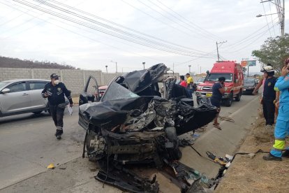 El fallecido, al parecer, se quedó dormido y que se estrelló de frente contra el bus escolar.