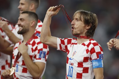 Luka Modric celebra tras la victoria (2-1) de la selección de Croacia ante Marruecos.
