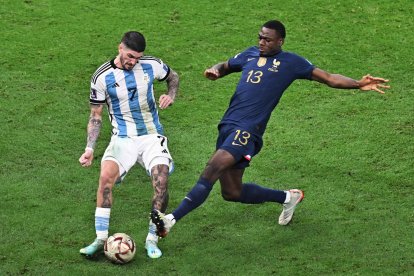 "Llevamos la bandera siempre a todos lados; ojalá estén tan felices como estamos", expresó.