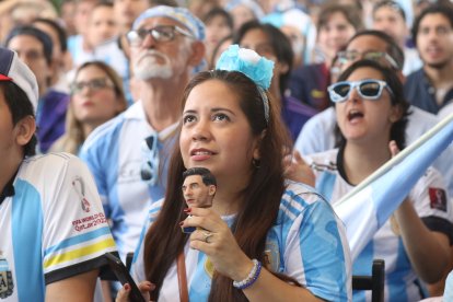 Andrea Munar y su cábala, un muñeco de Lionel Messi.