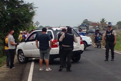 Guayas: Hombre fue asesinado de un disparo cuando viajaba con dos amigos