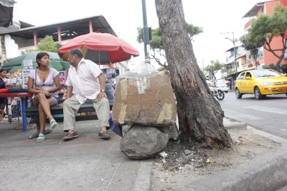 Quienes habitan y trabajan en la zona están atemorizados. Una de sus inquietudes es por qué razón han ido a tirar dos cabezas este mes.