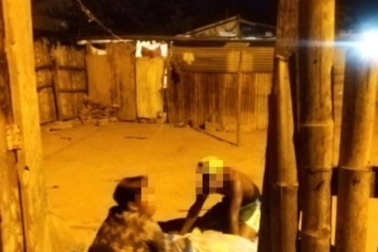 Allegados intentaron socorrer a las  mujeres; sin embargo, solo una sobrevivió.