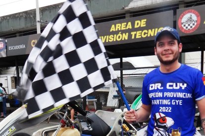 Juan Felipe Calderón se coronó como campeón del Torneo Provincial de karting, en la pista de Guayaquil.