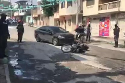 Según testigos del asesinato, la víctima se movilizaba en un auto cuando fue interceptado por tres sujetos en moto.