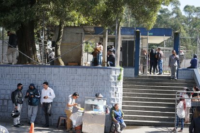Aproximadamente a las 03:00 el cadáver fue llevado al centro forense.