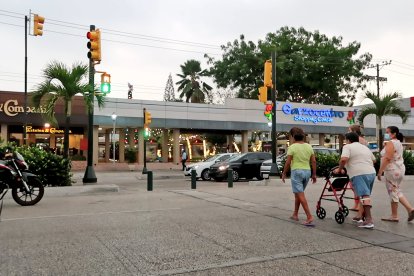 Los vecinos del  sector esperaron tanto para atravesar la vía, hoy solo tienen gratitud por la obra cumplida.