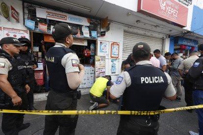 Al sitio llegaron familiares de la mujer, quienes no podían creer lo ocurrido.