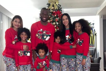 El goleador de la selección ecuatoriana y del Fenerbahçe de Turquía, Enner Valenciacompartió una foto familiar, durante la Nochebuena.
