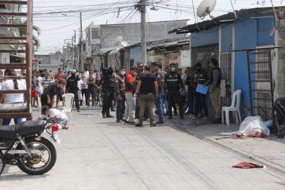 En la cooperativa Reina del Quinche hubo dos fallecidos. Un cadáver quedó en un lado de la calle y el otro cuerpo estaba en el costado opuesto.