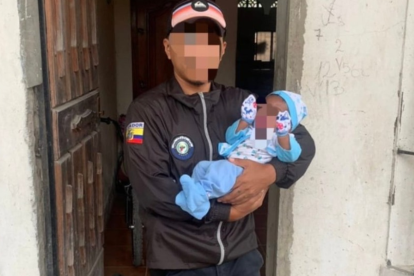 Según información recabada por la policía, la madre del bebé habría sido drogada al momento del rapto.