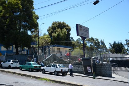 Los restos de la mujer fueron trasladados al centro forense de Quito.