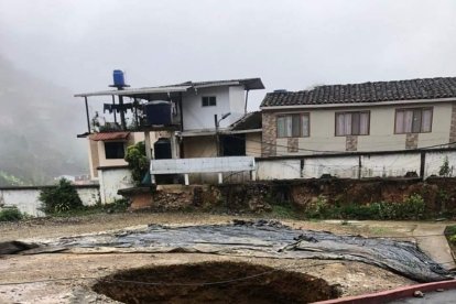 Autoridades reportaron que no hay personas heridas ni inmuebles afectados hasta el momento.