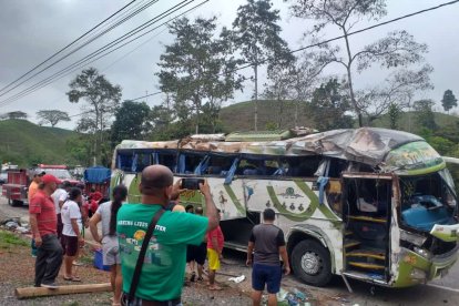 Accidente habría dejado como saldo al menos 3 muertos.