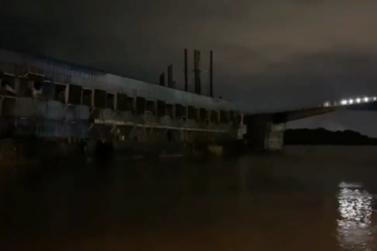 El ECU-911 informó que las Fuerzas Armadas siguieron un protocolo para remolcar a las barcazas.