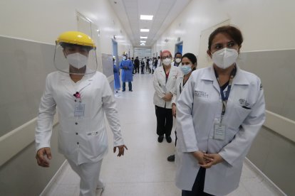 La semana anterior hubo 1.441 contagiado. Ahora se reportan también tres fallecidos que tenían incompleto el esquema de vacunación.