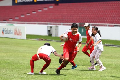 Los integrantes de las  escuelas de rugby demostraron sus habilidades. Disfrutan al practicar este deporte y resaltan el hecho de tener más amigos.