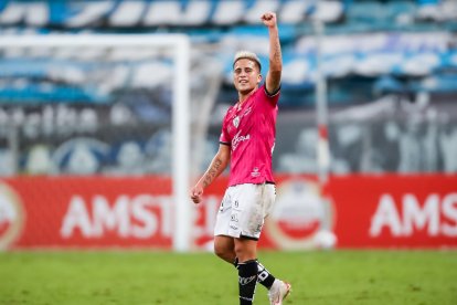 El volante argentino Cristian Ortiz jugará en la temporada 2023 en Barcelona.