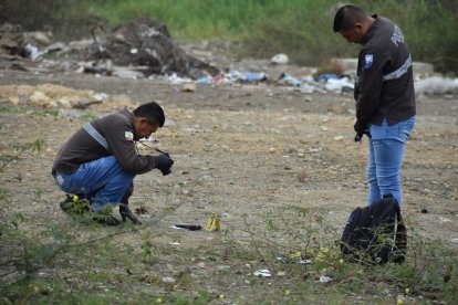 La policía halló un arma junto al cuerpo y cree que la víctima repelió el ataque.