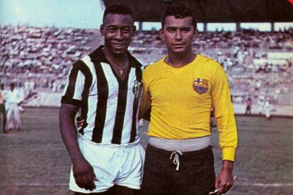 Pelé, como parte del Santos brasileño, enfrentó a Barcelona en 1962 en el estadio Modelo de Guayaquil.