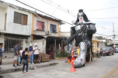 El muñeco está en Alcedo, entre la 14 y la 15, en el suroeste de Guayaquil.