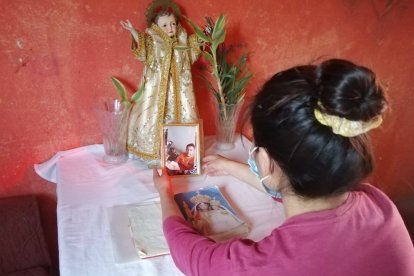 Mónica tiene la esperanza de saber qué pasó con su marido Carlos López.