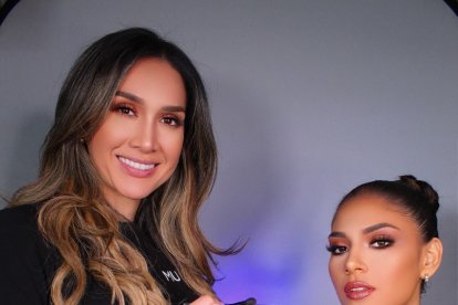 Gissel Rosado, es maquilladora. Fue candidata en varios certámenes de belleza, como Miss Ecuador.