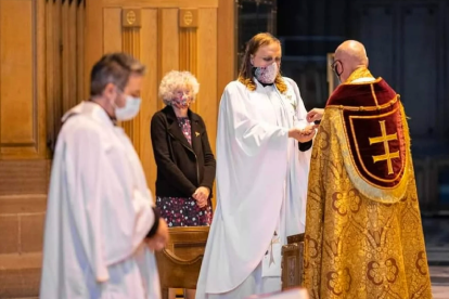 El curioso caso del primer sacerdote no binario, Bingo Allison