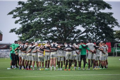 Barcelona inició su pretemporada oficial, el miércoles 4 de enero, en las canchas alternas del Monumental.