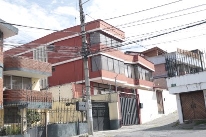Hace poco, una familia ocupaba la vivienda que habría sido alquilada a los dueños del club. Vecinos evidenciaron que era un negocio nocturno.