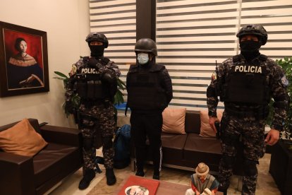 Germán Cáceres fue llevado desde Quito hasta Guayaquil tras su arribo desde Colombia. Lo trasladaron a la cárcel de La Roca.