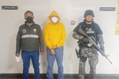 Personal de la Unidad de Delitos Sexuales de Tungurahua capturó al oficial de policía que está procesado por dos delitos sexuales