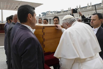 Funeral del papa Bened (9743110)