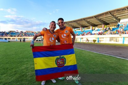 El año pasado, Bryan Rodríguez (i) y su hermano Yardely jugaron en el Libertad Fútbol Club.