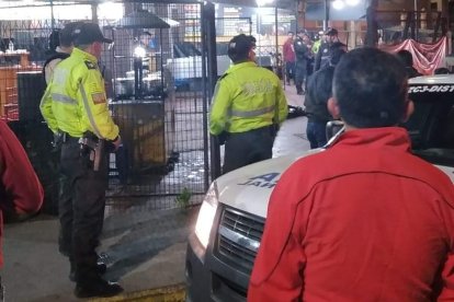 Mataron de 14 disparos a mesero de restaurante de comidas rápidas.