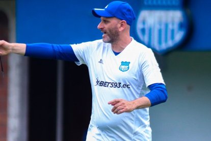 El estratega de Emelec, Miguel Rondelli, se alista para el inicio de la pretemporada azul.