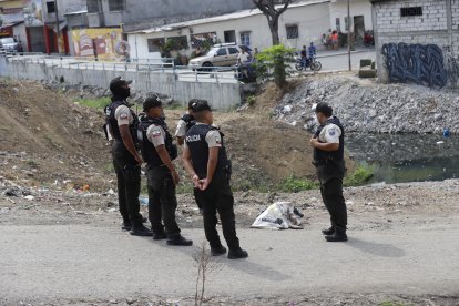 Este viernes botaron las partes restantes en Pascuales, a un costado de la avenida Francisco de Orellana.