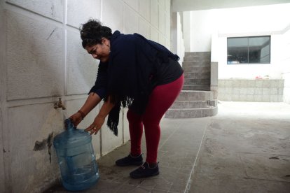 Algunos vecinos han guardado agua y ese día no se cumplió el corte del servicio.