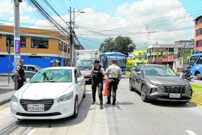 Los controles policiales se realizan con frecuencia en el sector, para combatir el transporte de drogas y armas.