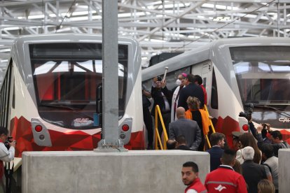 El 21 de diciembre se realizó un acto de bendición de los trenes. Todavía no operan.