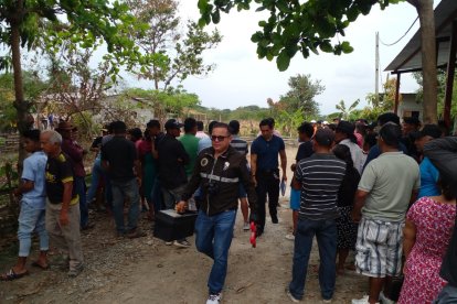 En el lugar se recogieron indicios para determinar las causas del asesinato.